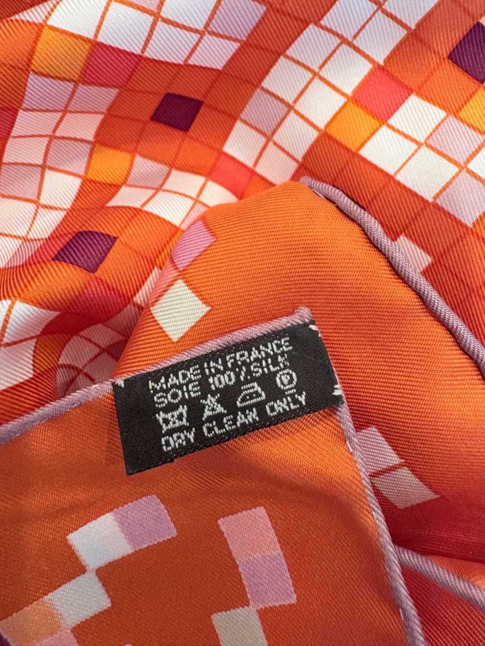 Hermes. Authentic and Rare Carre 90cm Silk Scarf "Mosaique Au 24" with Box - Picture 6 of 6